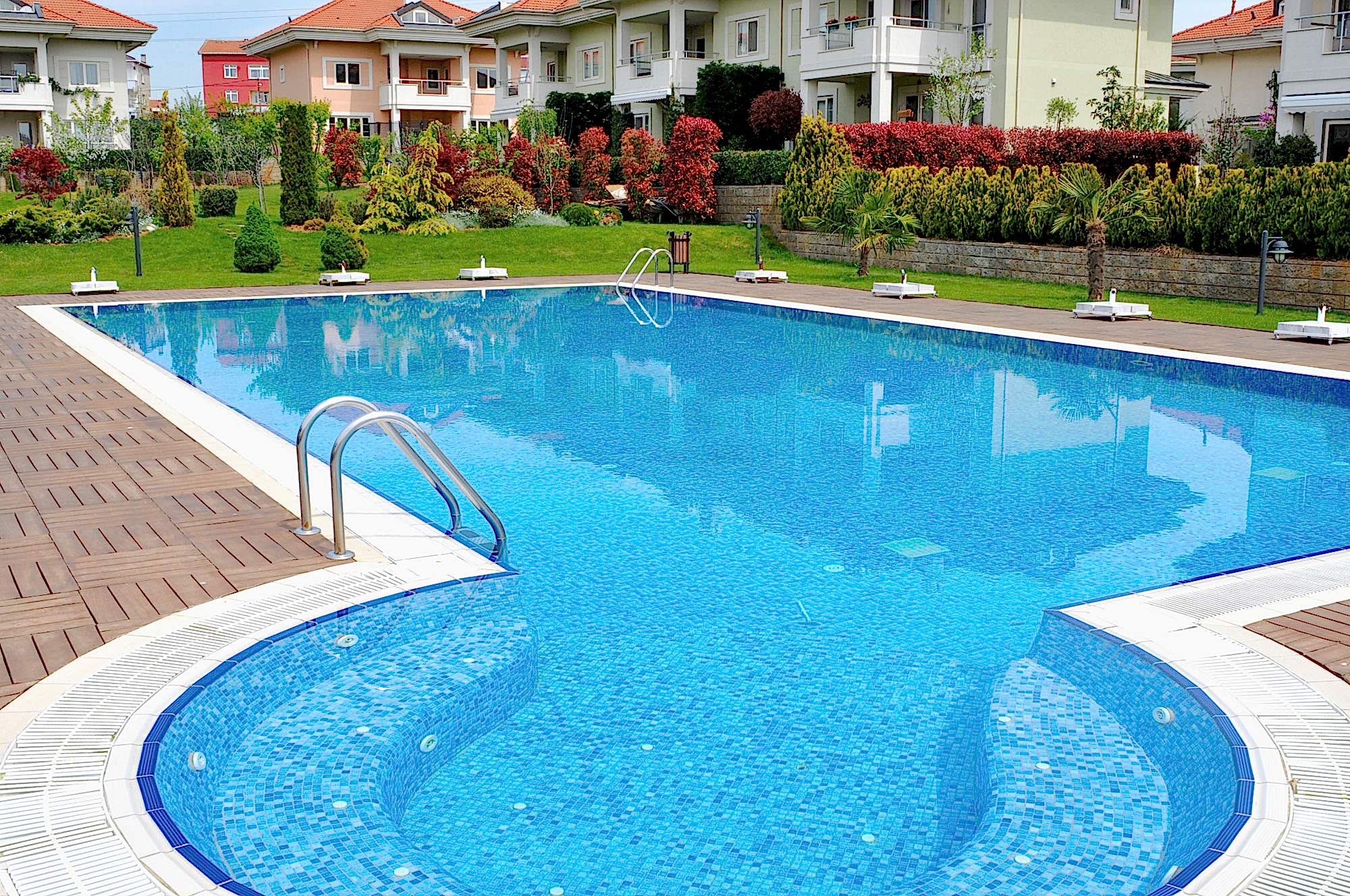 Neden havuzlarda Betaş cam mozaik kullanmalıyız? | Betaş